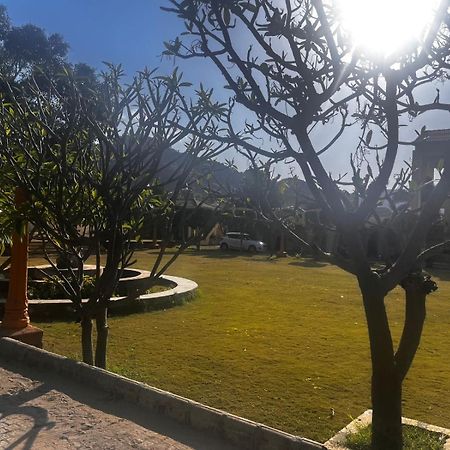 Lokesh Hotel Talai  Bagian luar foto