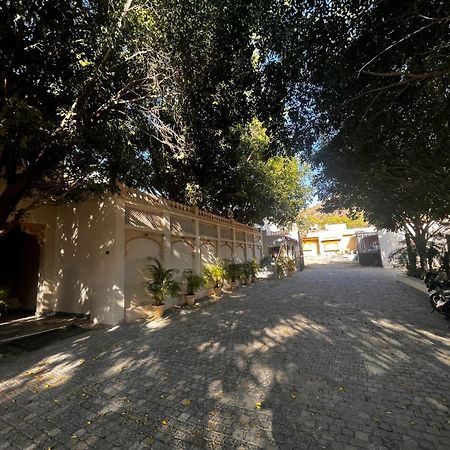 Lokesh Hotel Talai  Bagian luar foto