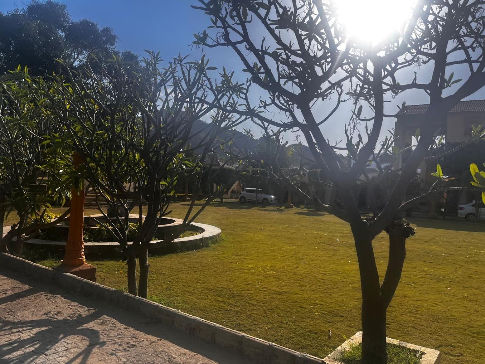 Lokesh Hotel Talai  Bagian luar foto