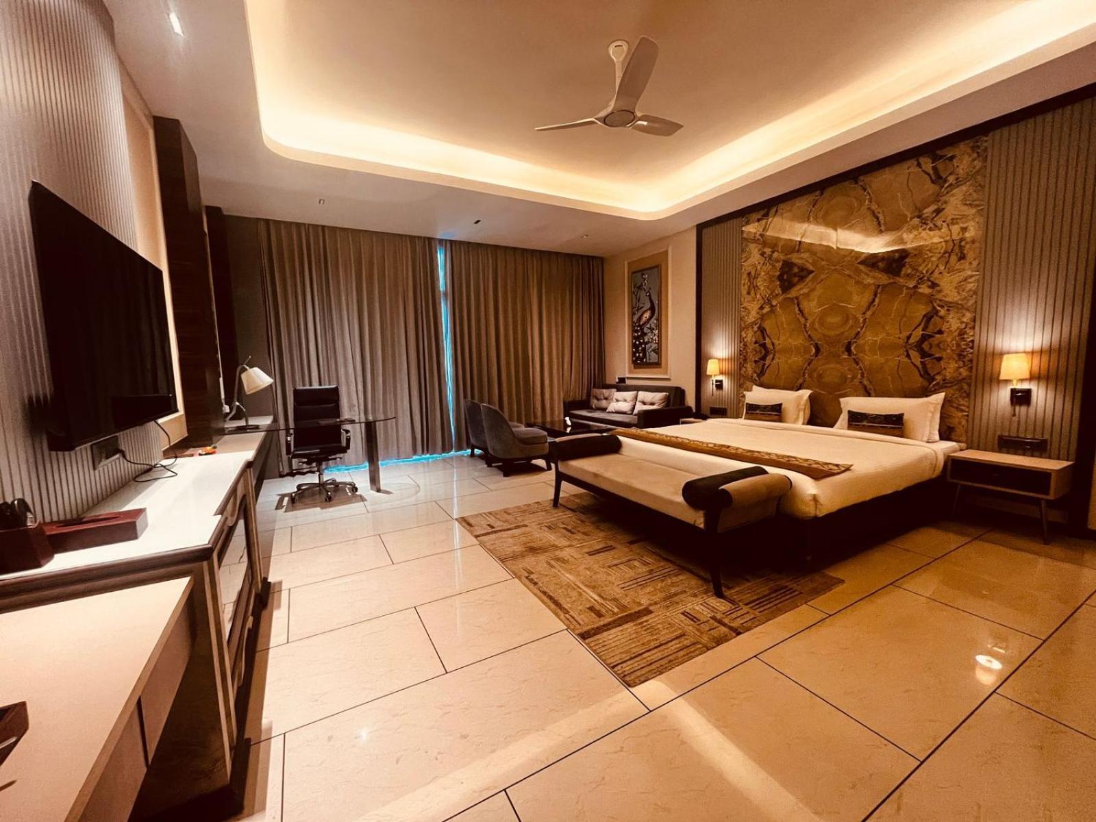 Lokesh Hotel Talai  Bagian luar foto