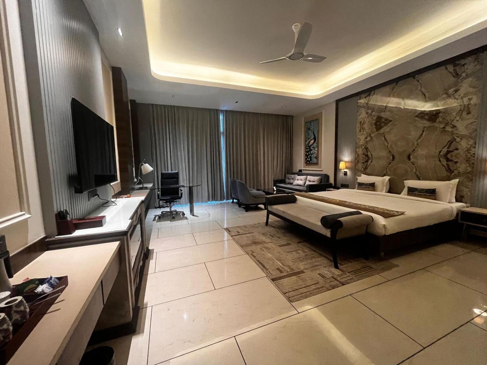 Lokesh Hotel Talai  Bagian luar foto