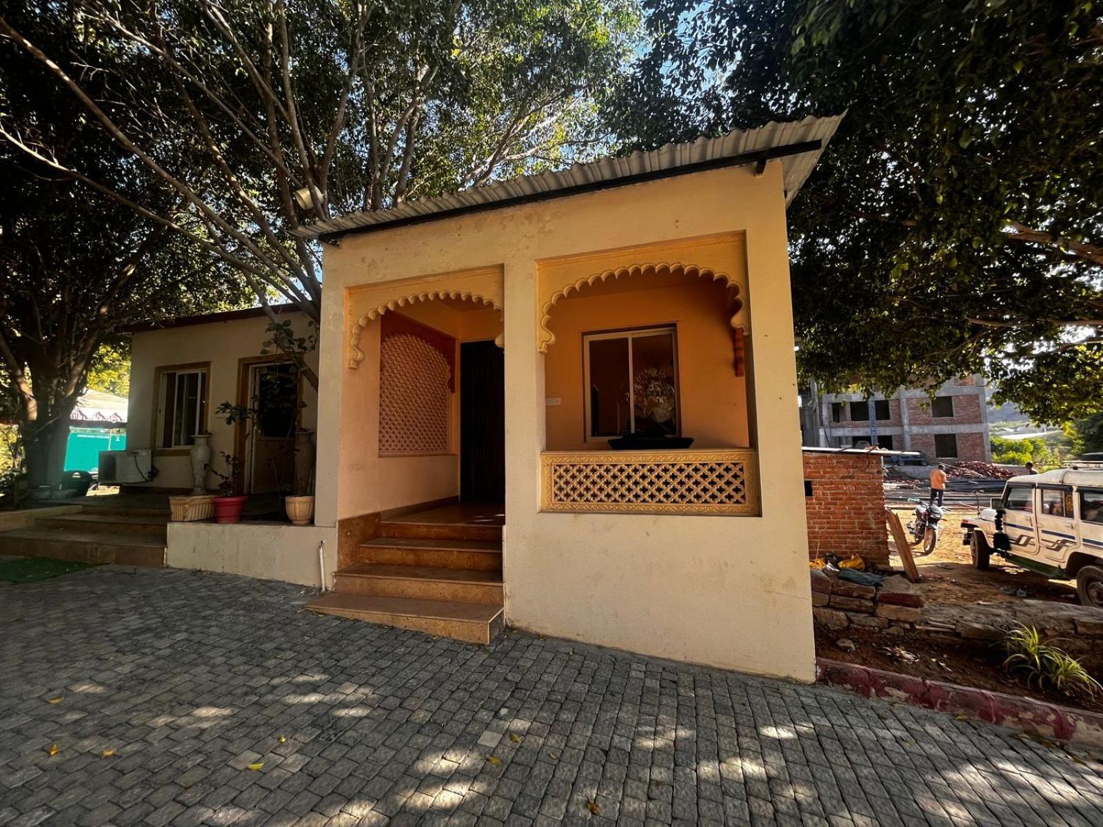 Lokesh Hotel Talai  Bagian luar foto