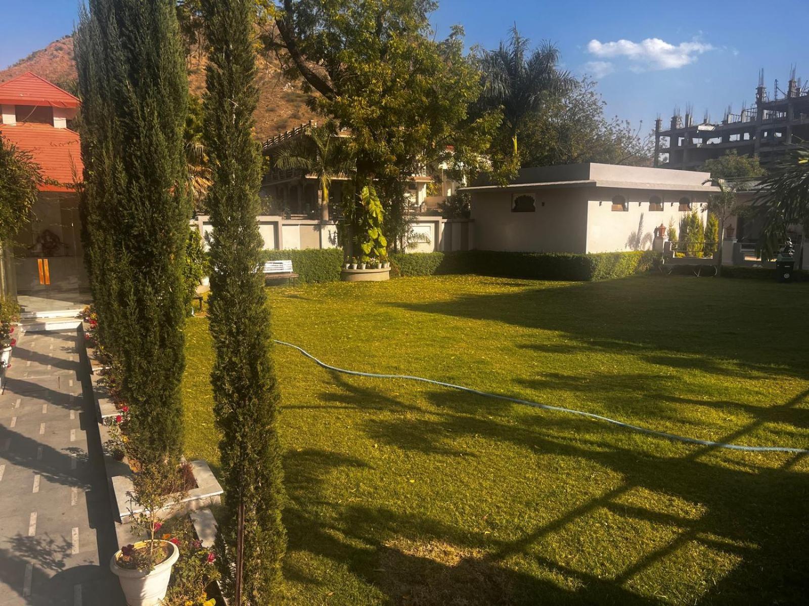 Lokesh Hotel Talai  Bagian luar foto