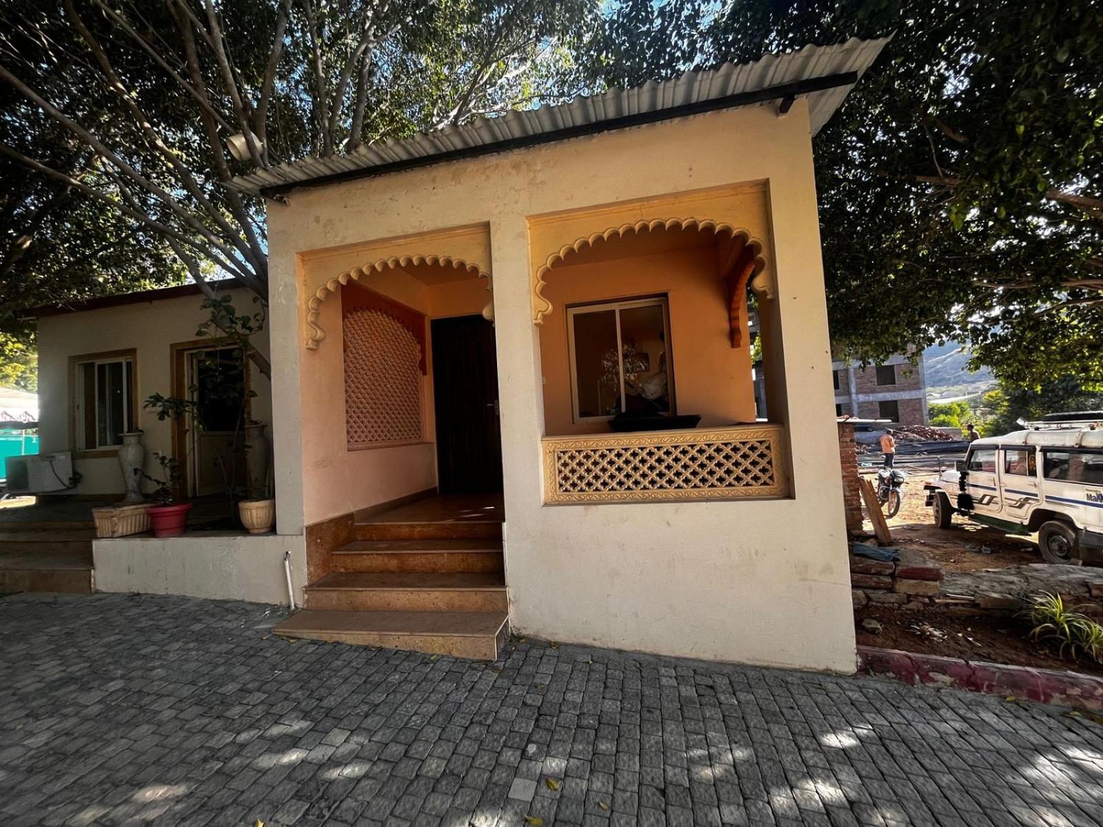 Lokesh Hotel Talai  Bagian luar foto